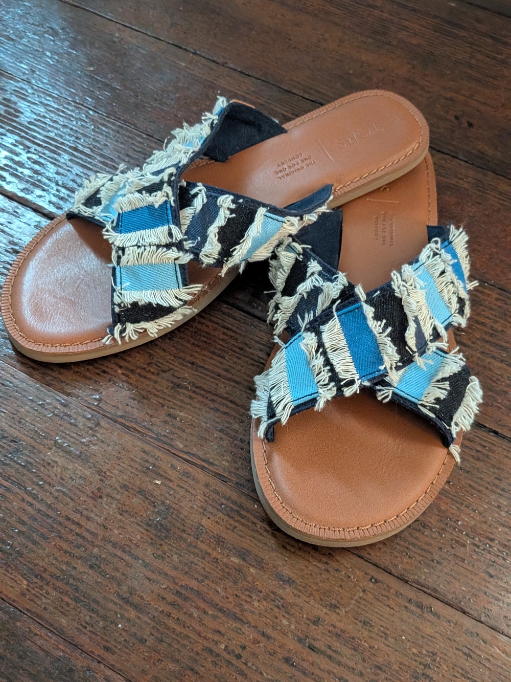 TOMS Like New Women's Fringe Crisscross Sandals - Blue/Black - Size 7